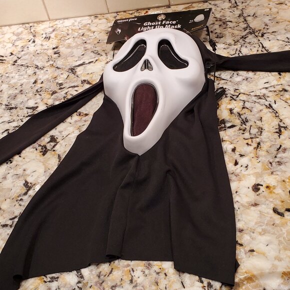 Ghost Face Mask Light Up Mask NEW! Spirit Halloween (Video) - Picture 4 of 11